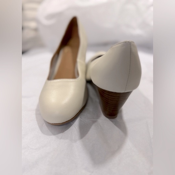 Andre Assous Khloe Leather Block Heels Women’s 6.5M Ivory Cream Round Toe Pumps - Picture 8 of 11
